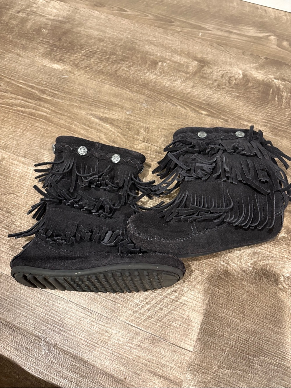 Minnetonka Girls Black Suede 3-Tier Fringe Boot Concho Zipper US Size 11